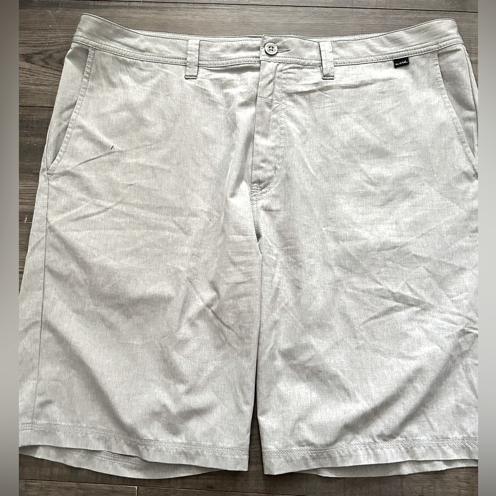 TRAVIS MATHEW mens size 38 light grey golf shorts